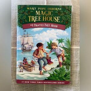 Magic Tree House #4: Pirates Past Noon Book